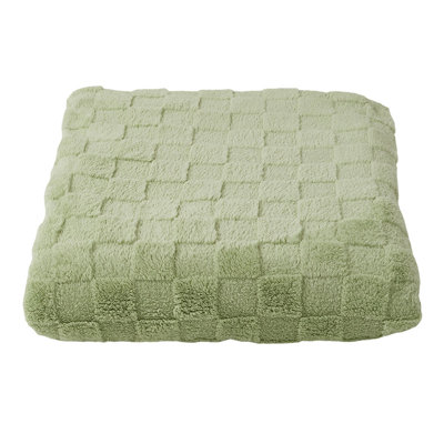 Machine Tufted Throw Blanket