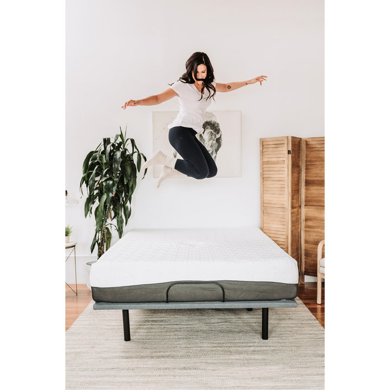Matelas en mousse viscoélastique imprégnée de gel de 12 po pour lit simple - frais et tranquille. Ventilé et superposé. Housse de 400 g / m². Base en mousse à densité de H. Blanc / gris foncé. 38 po x 75 po x 12 po. 54 lb pour les mousses, base de 7 po, couvercle avec fermeture à glissière