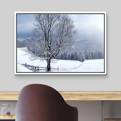 Magnifique paysage d'hiver avec des arbres recouverts de neige