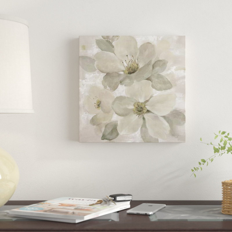 «White on White Floral I» par Silvia Vassileva, reproduction sur toile tendue, H 26 po x l 26 po x P 1,5 po, Toile tendue