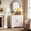 Buffet moderne à portes cintrées et cannelées, dosseret en chêne blanc avec tablette réglable et fermeture amortie, meuble de rangement contemporain pour salon, salle à manger et entrée.