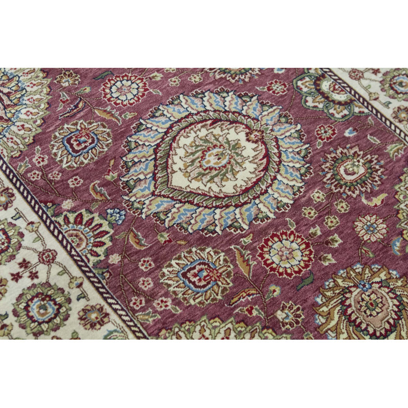 Tapis rose et ivoire de haute qualité noué à la main