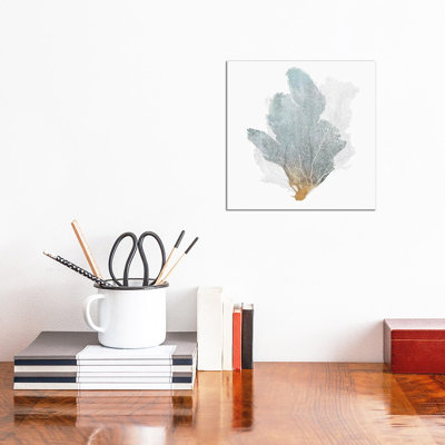 «Delicate Coral II» par Isabelle Z, reproduction d'art sur toile tendue