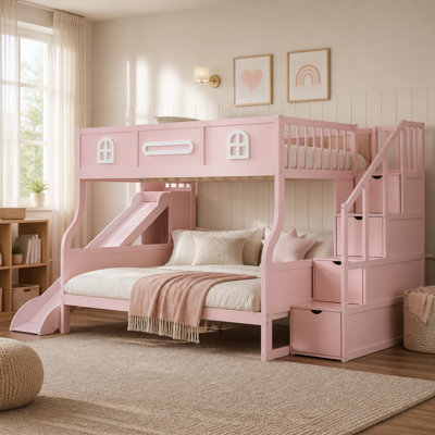 Lit double superposé au-dessus de grand lit double avec glissière et escalier de rangement, rose clair