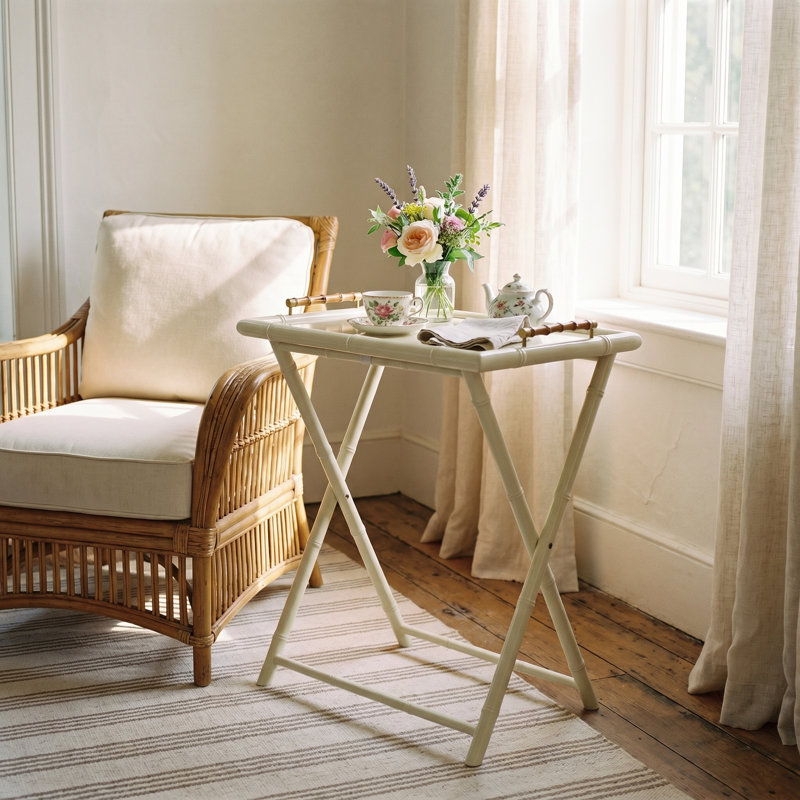 Table pliante laquée en bois d'hévéa avec poignée en bambou, blanc