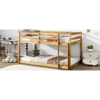 Lit simple au-dessus d'un lit mezzanine naturel - Offrez-vous une expérience de sommeil relaxante en grimpant en toute sécurité jusqu'au lit supérieur