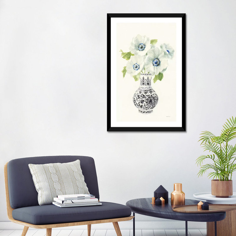 Floral chinoiserie I Black Crop par Danhui Nai - imprimé, Blanc, H 32 po x l 24 po x P 1 po, Papier encadré noir