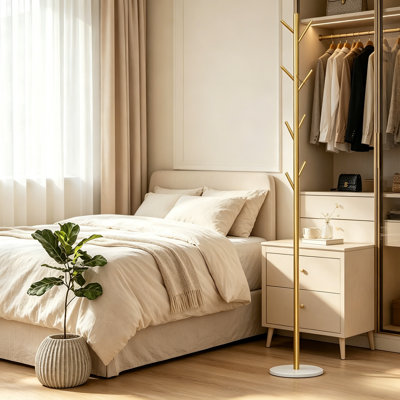 Gold-Colored Metal Floor-Standing Coat Rack With 8 Hooks And A Marble Base, Sturdy And Durable, Suitable For Various Scenarios Including Clothing And Bag Storage.