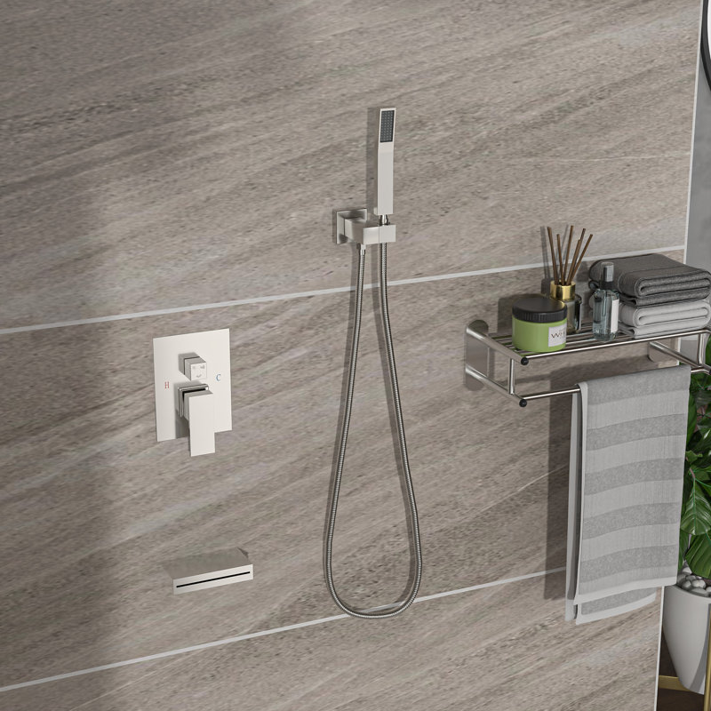 Système de douche polyvalent en acier inoxydable, expérience de spa moderne pour une baignade luxueuse