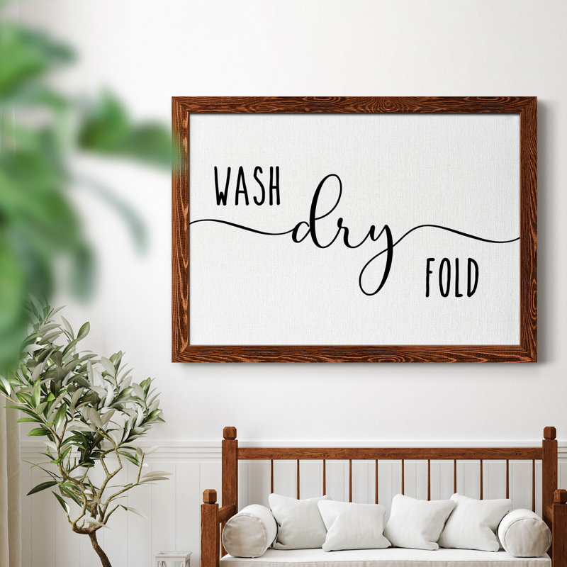 «Wash Dry Fold», art textuel sur toile, H 31 po x l 44 po x P 0,75 po, Érable