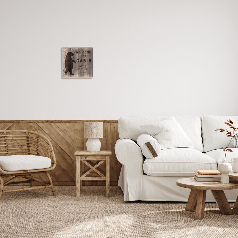 «Welcome To Cabin Don’T Wake Bear», art texturé à jet d'encre noir encadré par CAD Designs, Estampe numérique Farmhouse