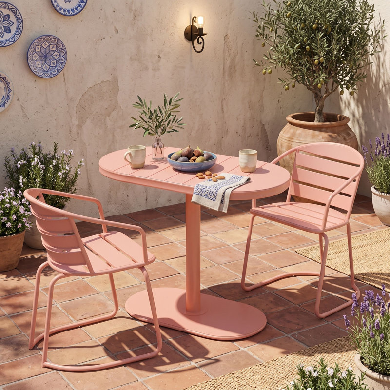 Ensemble bistro 3 pièces en fer avec table de patio et deux chaises à lattes en fer pour le jardin ou la cour, Coral