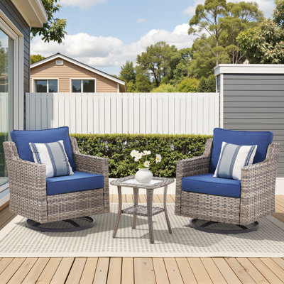 Ensemble de 3 meubles de patio pour l'extérieur, 2 chaises berçantes pivotantes en osier PE 360 degrés avec une table d'appoint en verre trempé à 2 niveaux pour porche, balcon, jardin, bord de piscine, cour arrière