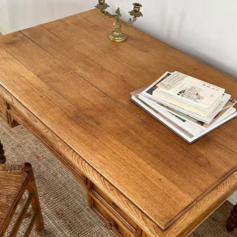Bureau d'écriture rétro et durable avec tiroir en chêne