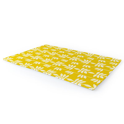 Tapis jaune floral