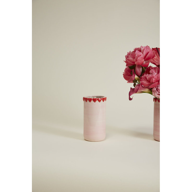 Guliana enveloppée dans un vase d'amour
