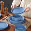 Ensemble de vaisselle 16 pièces pour 4 en glacis bleu ombré, avec rebord surélevé avec assiettes à dîner et à dessert, bols à pâtes et avoine, ensemble de grès empilable moderne-124923778