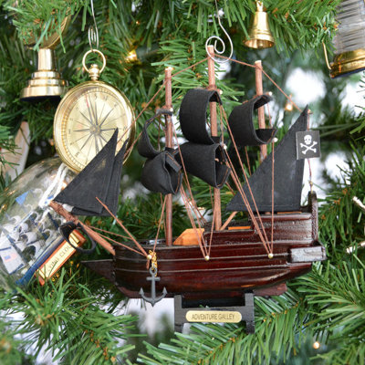 Ornement de noël pour arbre de noël en bois adventure cuisine modèle Plyler