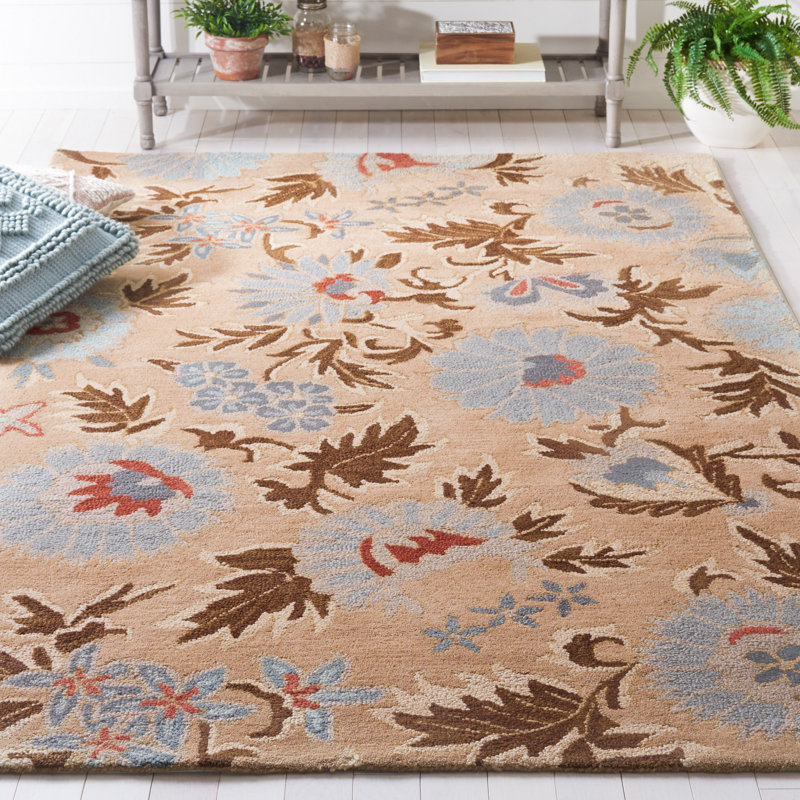 Emrick Blossom Hand Hooked Wool/Cotton/Latex Floral Rug in Beige, Rectangle 5' x 8'