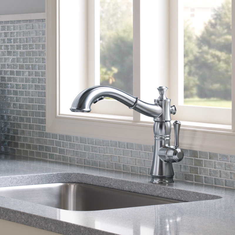 Delta Cassidy Pull Out Kitchen Faucet, Brushed Nickel Kitchen Sink Faucet, Kitchen Faucet with Pull Out Sprayer, Magnetic Docking Spray Head, Arctic Stainless