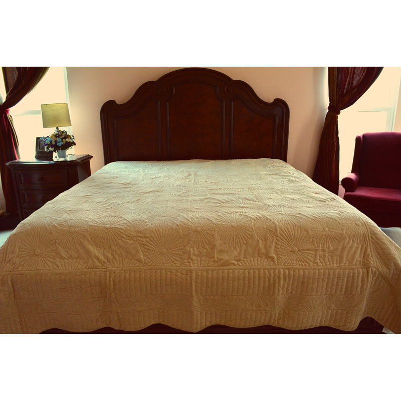 Coral Reef Farmhouse / Country Coverlet, Beige, Twin
