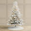 Sapin de Noël élégant enneigé avec lumières-648887276