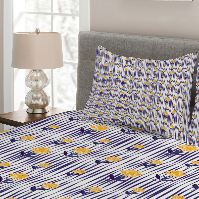 Farmhouse / Country Polyester Floral Coverlet, King Bedspread + 2 Shams