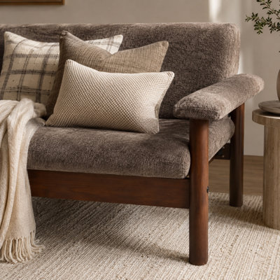 Canapé 2 places Gatton 69,9 po en chenille moderne avec accoudoirs rembourrés et dossier capitonné, coussin d'assise amovible, pieds en hévéa, mousse et ressorts ensachés