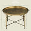 Élégante table basse en bois avec rangement dissimulé, parfaite pour les salons organisés et élégants.