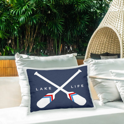 Coussin d'extérieur Blue Lake Life Oars par Lil 'Rue