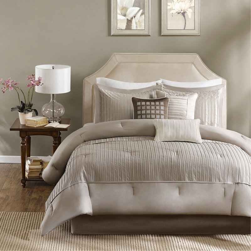 Ensemble d'édredon 7 pièces charmeuse en polyester taupe grand, Grand édredon et 6 pièces supplémentaires