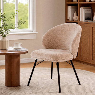 Chaise d'appoint de salle à manger rembourrée en chenille moderne avec dossier en coquillage et accoudoirs sans accoudoirs avec pieds en métal noir pour la cuisine et la chambre à coucher