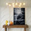 Toile, un ciel monochromatique dramatique rempli de nuages tourbillonnants et tourbillonnants mettant en vedette un art mural, une gamme de gris profonds et de noirs-547017074
