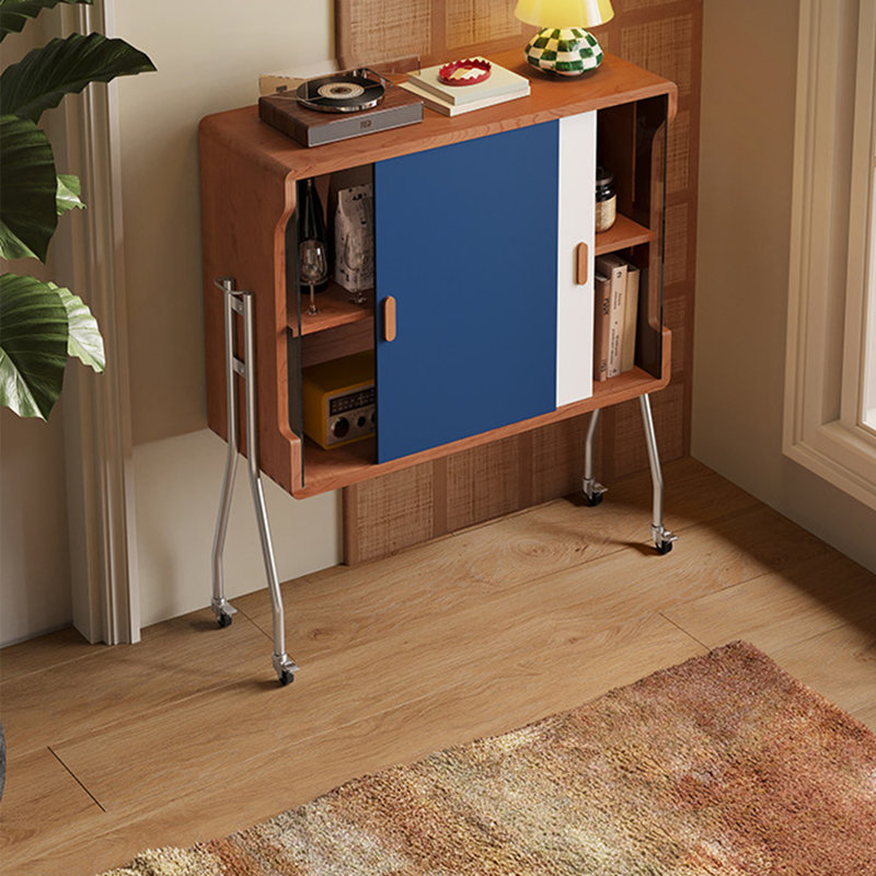 Armoire d'appoint de style médiéval moderne
