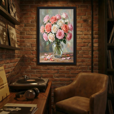 Plantes et fleurs roses dans un vase sur une table en bois