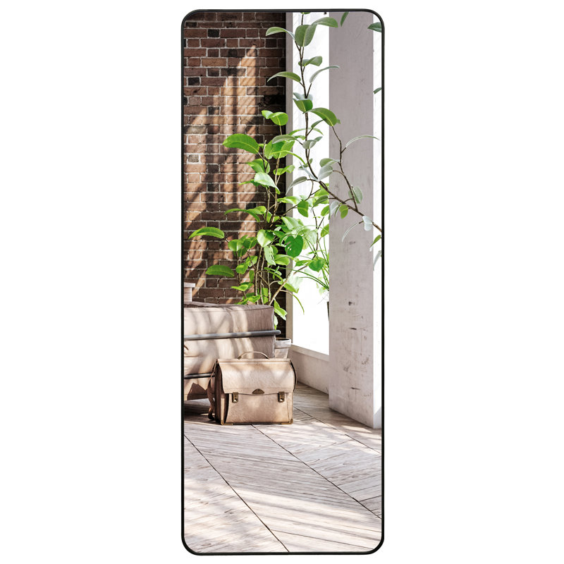 Miroir rectangulaire encadré avec détails métalliques Avinsh