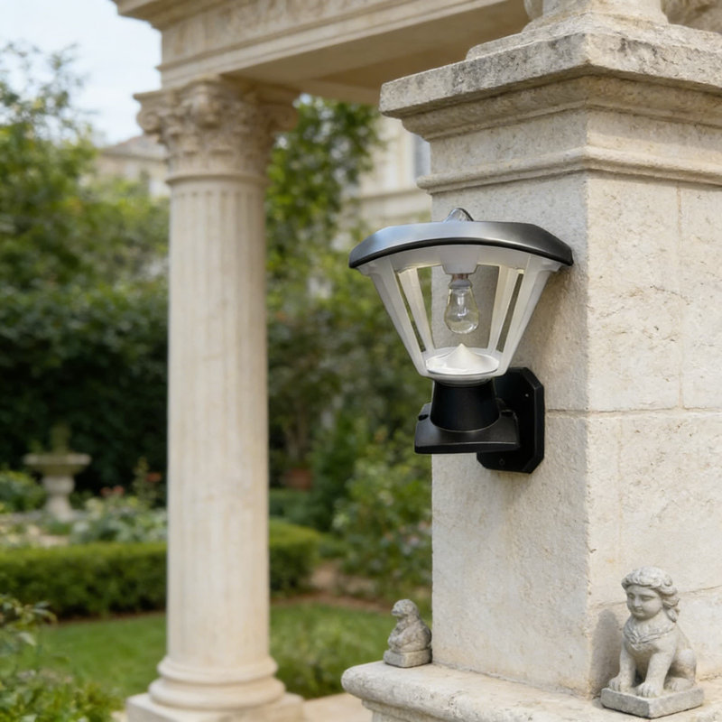 Éclairage extérieur à énergie solaire avec panneau solaire avancé, capteur automatique de crépuscule à l'aube et plusieurs options de fixation pour un mur, un poteau ou un pilier