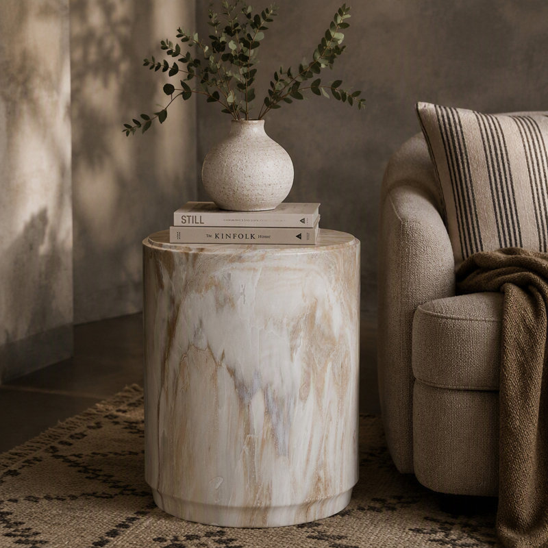 D14,5 x 18,5 po, tabouret d'appoint en faux marbre et crème, table de bout cylindrique sculpturale, piédestal aspect pierre