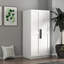 Armoire de cuisine autoportante blanche polyvalente avec portes et tablettes, idéale pour les solutions de rangement modernes et rétro