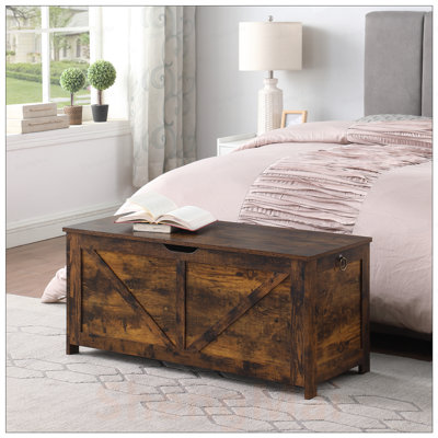 Banc de rangement rustique brun avec entrée facile à assembler et grand intérieur, parfait pour organiser et s'asseoir