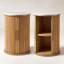 Table de bout ronde cannelée avec rangement et tablette intérieure réglable-463999640
