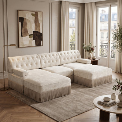 Canapé d'angle modulaire 3 places avec 2 poufs, jupe à franges d'inspiration vintage, dossier capitonné et assise flexible, beige