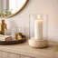 Porte-bougie ouragan moderne en verre rond avec base en marbre pour décoration de table-418466550