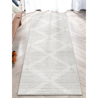 Kehr Moroccan Machine Woven Polyester Area Rug in Gray/White