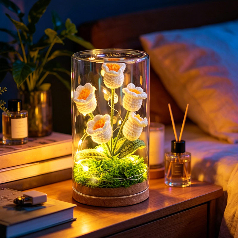 Lampe de chevet en forme de dôme en verre fait à la main au crochet fleur de la vallée, White