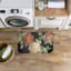 Tapis de sol anti-fatigue «Beauty Of The Blossom» sur fond noir, design par Lanie Loreth, 30 po x 18 po