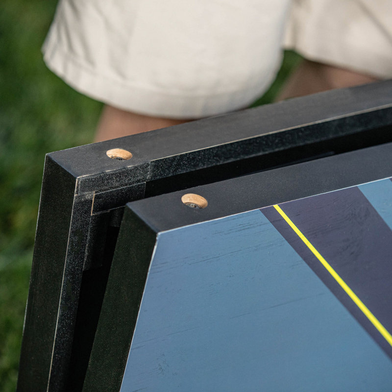 Ensemble de cornhole Triumph à DEL 2 pi x 3 pi - Planches à billes lumineuses bleues et jaunes avec 8 sacs résistants aux intempéries - Jeu de plein air