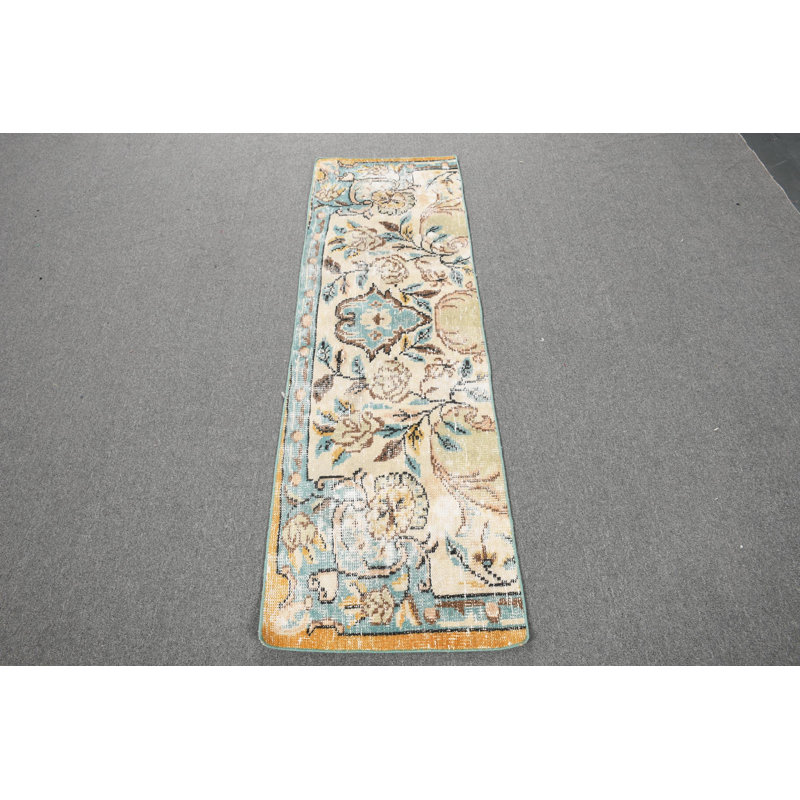 Tapis de couloir turc authentique authentique avec des motifs géométriques distincts dans des tons de terre