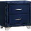 4 chambres à coucher pour très grand lit, bleu pacifique, tête de lit à oreilles, capitonnage, garniture cloutée, commode, miroir et table de chevet pour un ensemble décoratif moderne