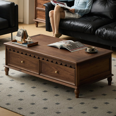 Table basse style français de style rétro